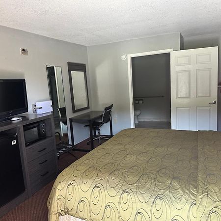 Clairmont Inn & Suites - Warren Esterno foto