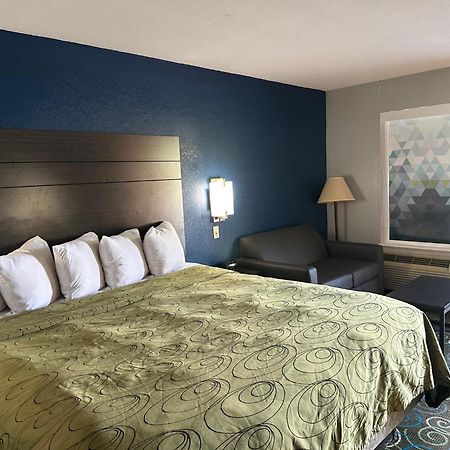 Clairmont Inn & Suites - Warren Esterno foto