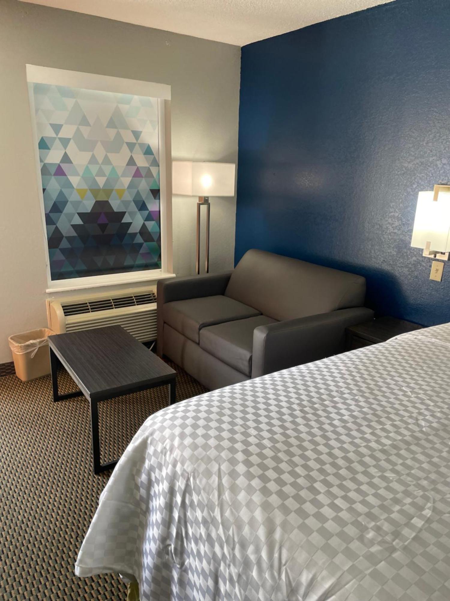 Clairmont Inn & Suites - Warren Esterno foto