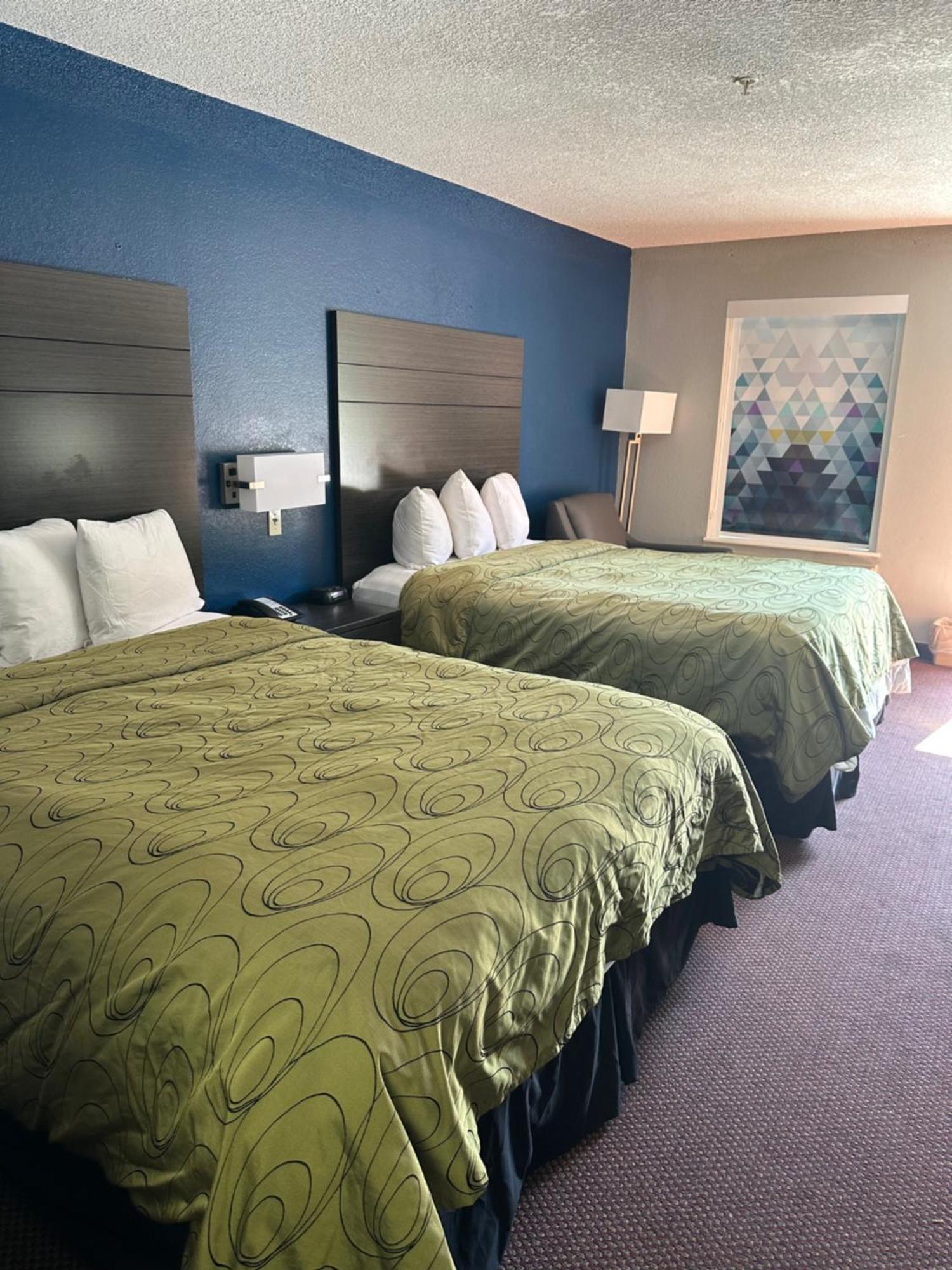 Clairmont Inn & Suites - Warren Esterno foto
