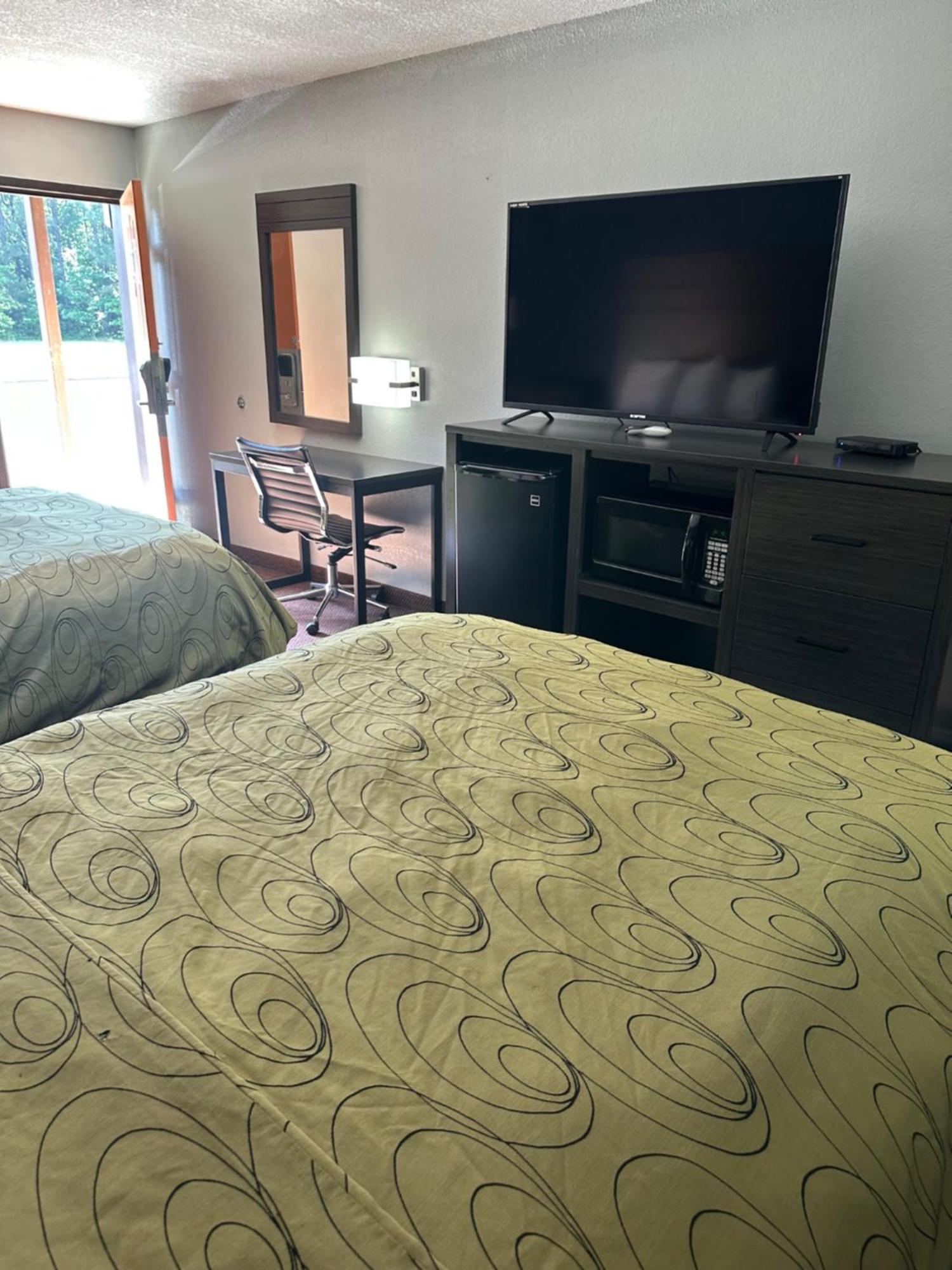 Clairmont Inn & Suites - Warren Esterno foto