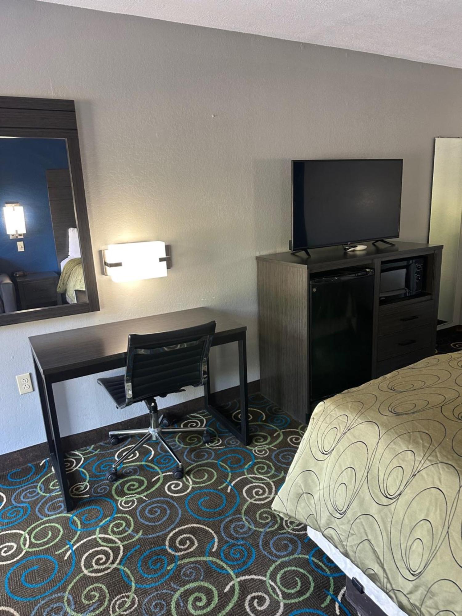 Clairmont Inn & Suites - Warren Esterno foto