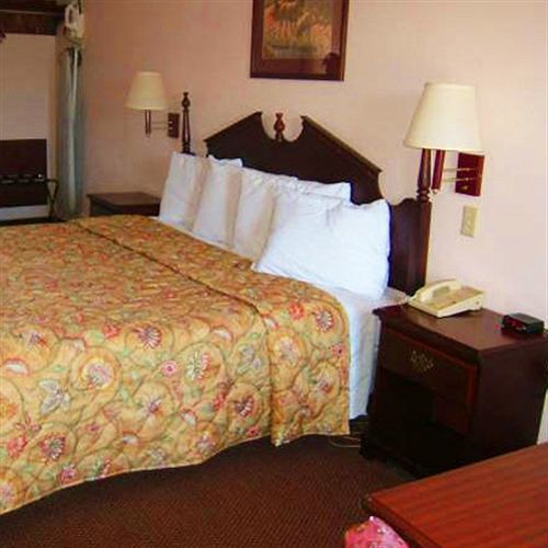 Clairmont Inn & Suites - Warren Camera foto